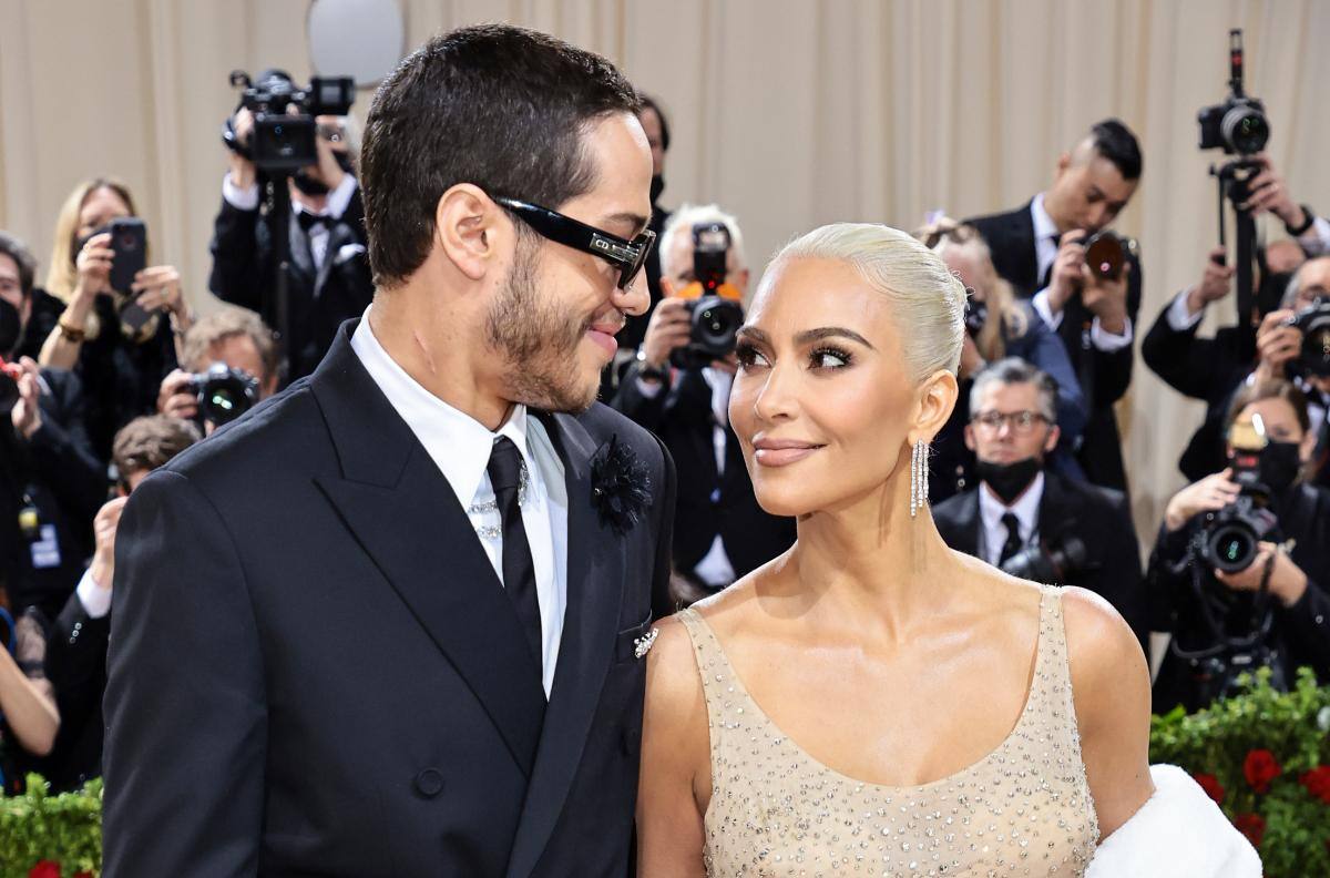 Kim Kardashian revela el secreto de Pete Davidson para salir con chicas guapas