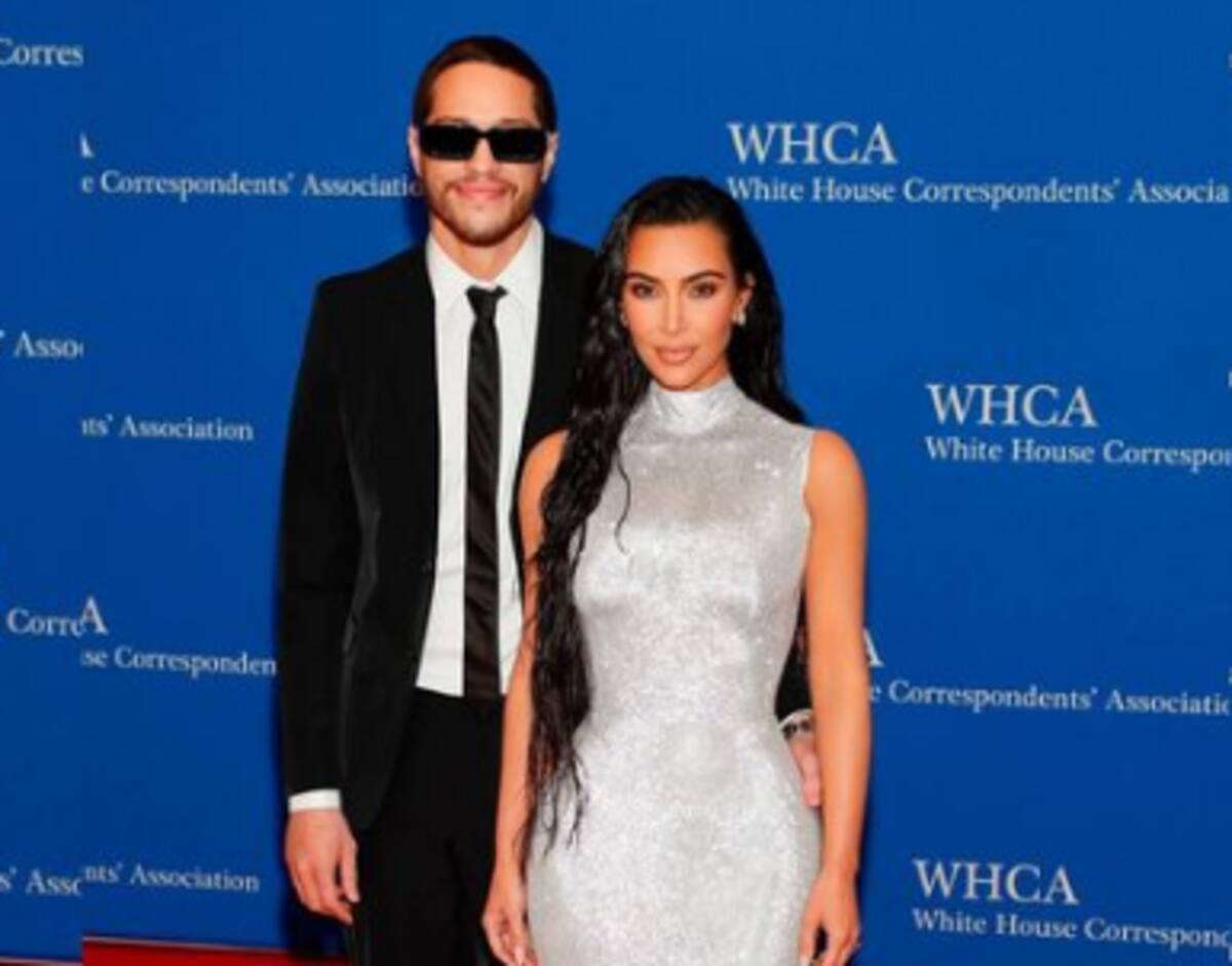 Kim Kardashian y Pete Davidson protagonizan un momento de amor durante una alfombra roja - Créditos: Instagram