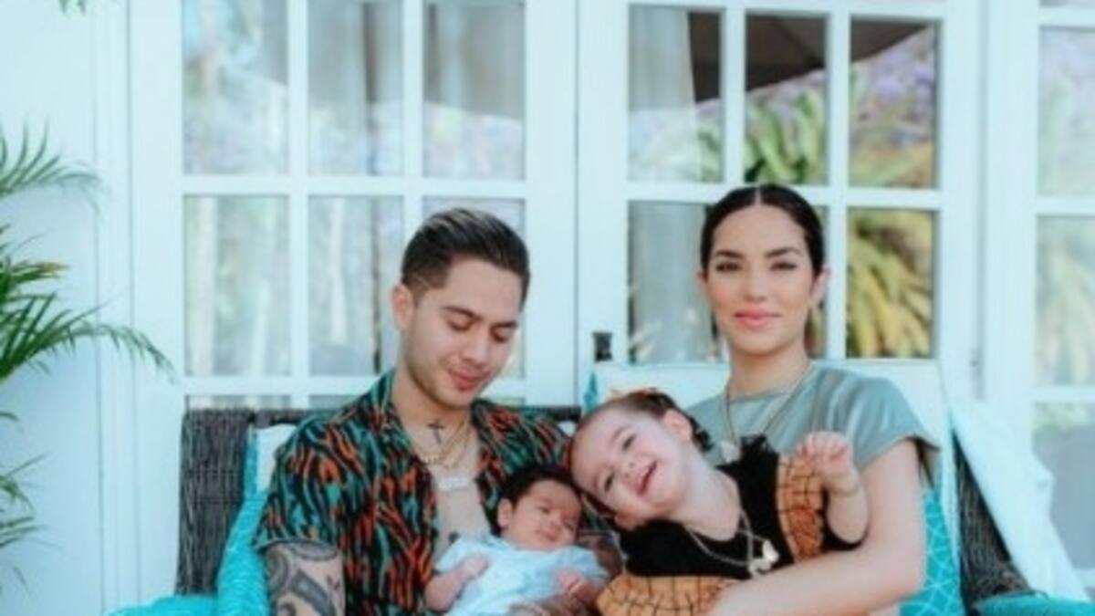 De esta forma Kimberly Loaiza y Juan de Dios Pantoja celebraron el primer año de su hijo