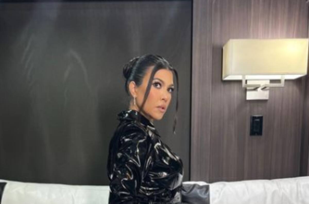 Kourtney Kardashian se roba el show en la Semana de la Moda con su transparente catsuit negro