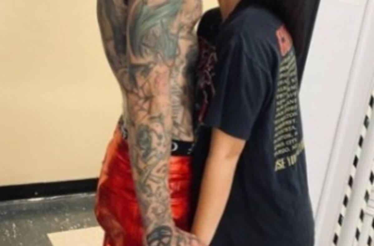 Travis Barker y Kourtney Kardashian se van de vacaciones tras angustiantes días en el hospital