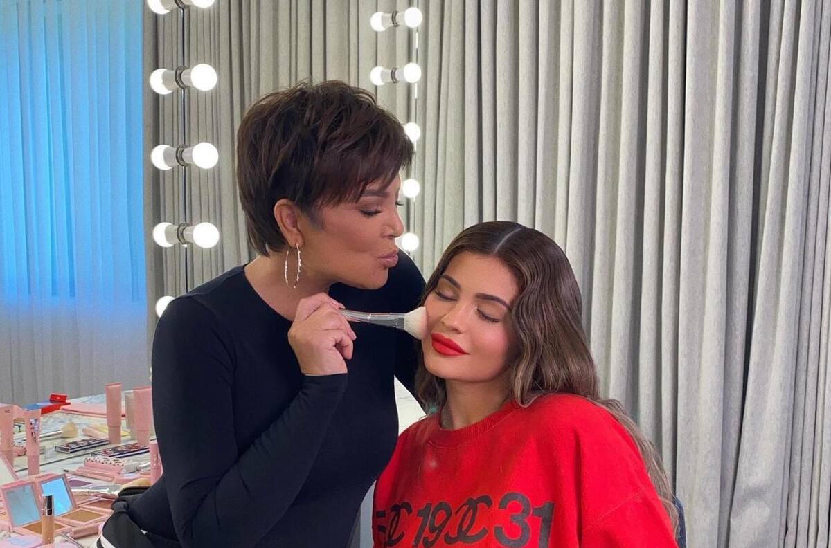 Kylie y Kris Jenner compiten por tener la mejor fotografía y tienen el mismo look