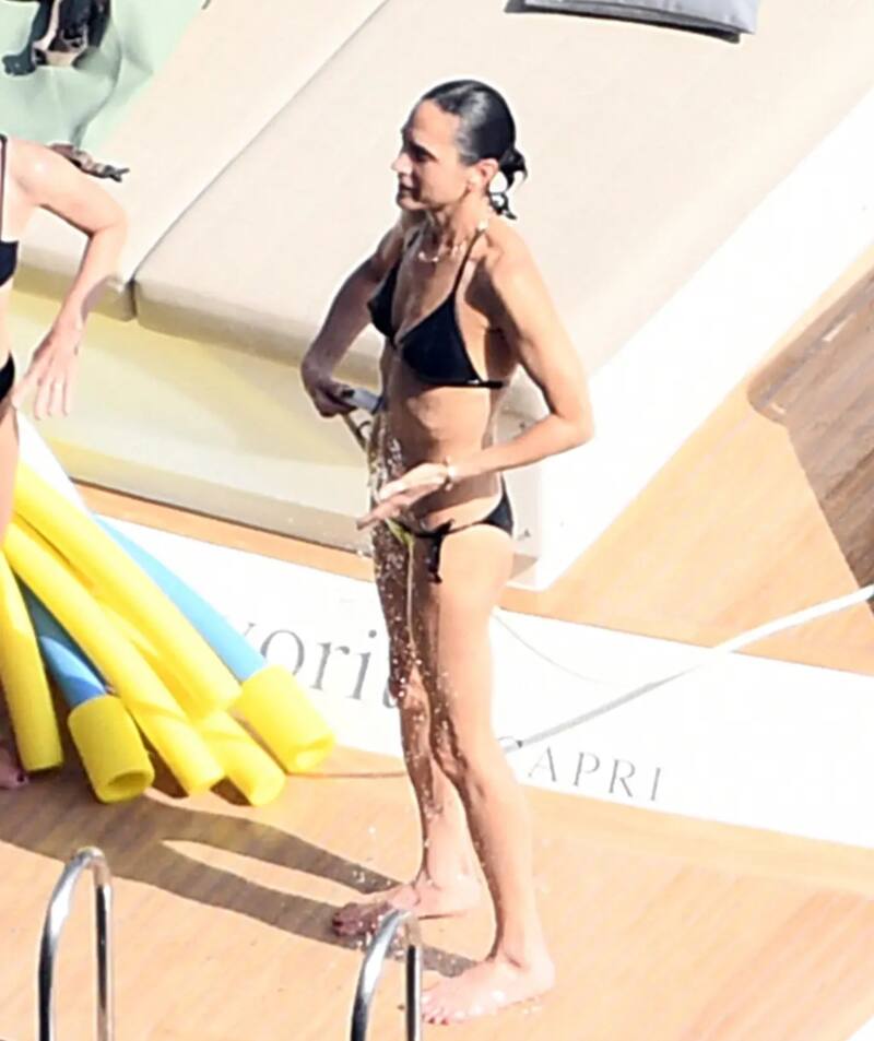 La actriz pasó la tarde junto al actor de 'Wandavision', Paul Bettany, con quien llevan 20 años de vida juntos.