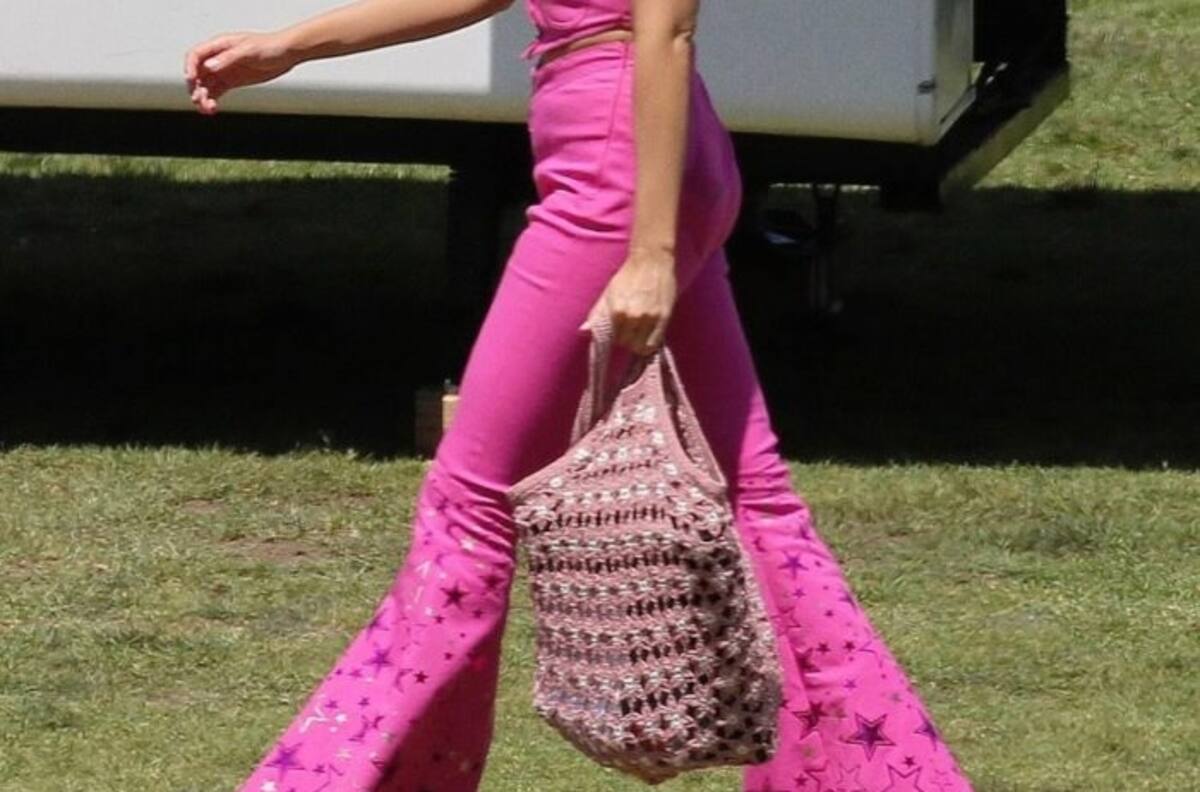 Hay nuevas fotos de Margot Robbie como ‘Barbie’ en un look muy vaquero