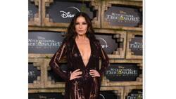 Catherine Zeta-Jones desfila junto a su hijo mayor y sorprende el parecido con su famoso padre