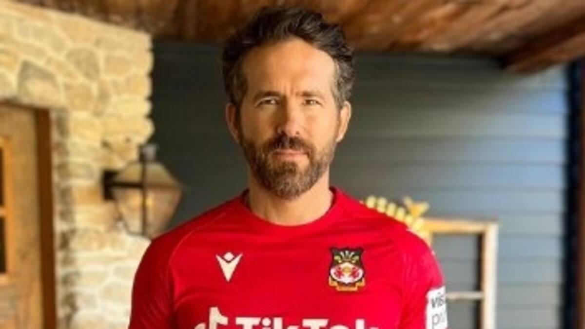 Ryan Reynolds se convierte en ídolo de una ciudad por comprar un equipo de fútbol