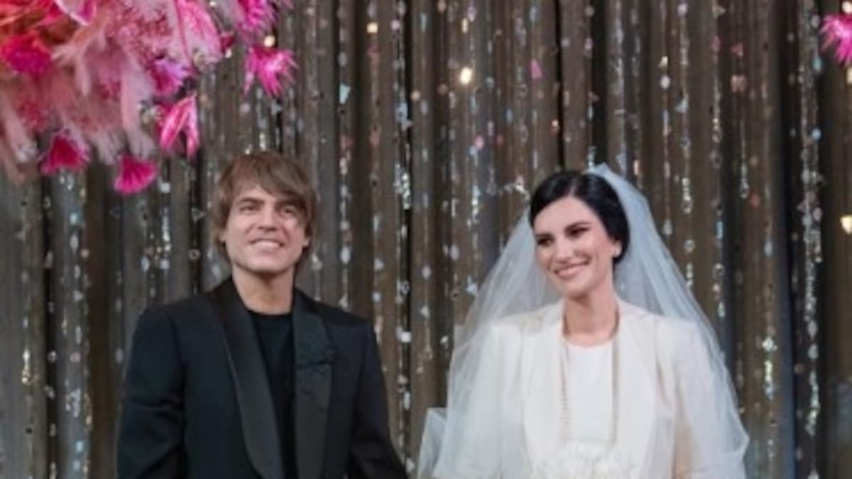 Laura Pausini se casa de sorpresa, con la hija de testigo y decena de amigos que quedan atónitos