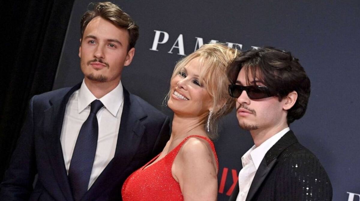 La canadiense llegó al estreno del documental sobre su vida junto a los dos hijos que tuvo con Tommy Lee. - Créditos: Twitter