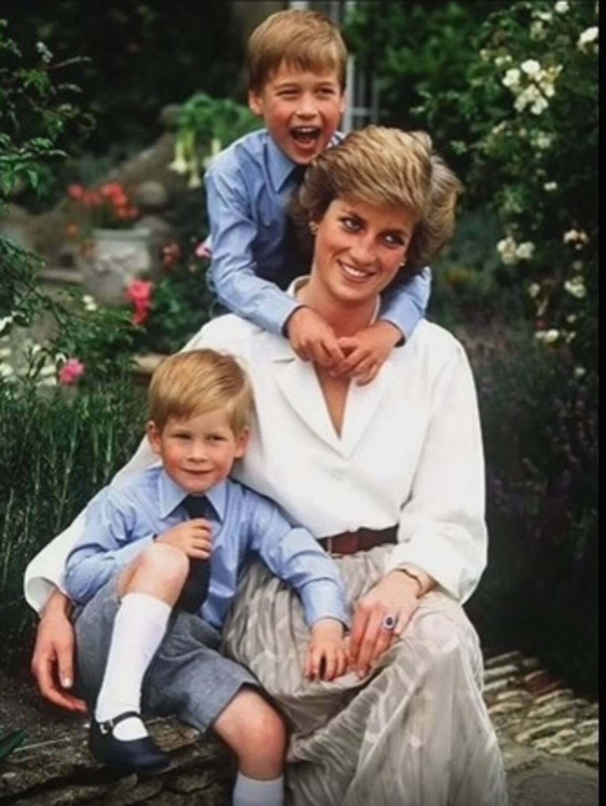 La cantante de 83 años que idolatraban Lady Di con William y Harry cuando liban en auto al colegio - Créditos: Instagram