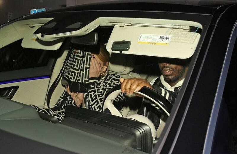 La cantante se cubrió el rostro para no ser captada - Créditos: Tomadas del portal de TMZ