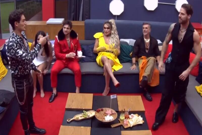 Solamente quedan 7 participantes de los 14 que entraron.