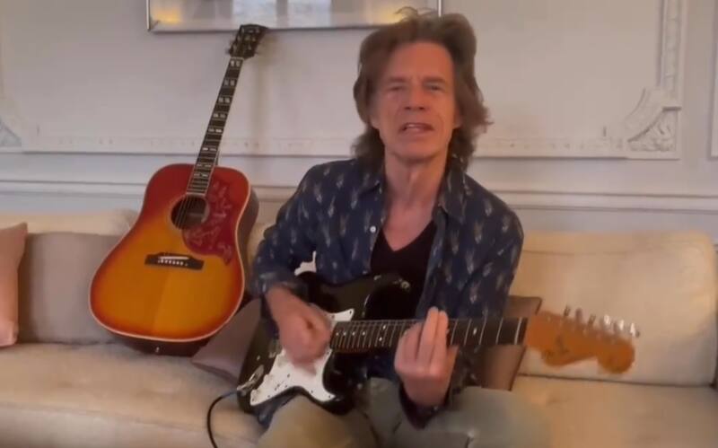 La controversial foto de Mick Jagger en un museo de Madrid - Créditos: TWITTER