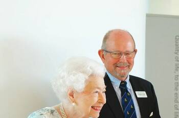 Reina Isabel II hace caso a los médicos y se toma un día de descanso