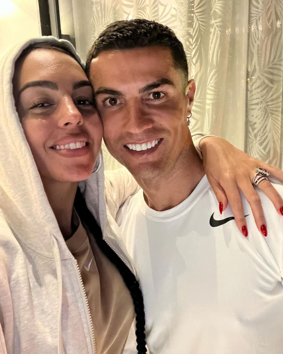 La pareja se mostró muy feliz en su cita - Créditos: Instagram