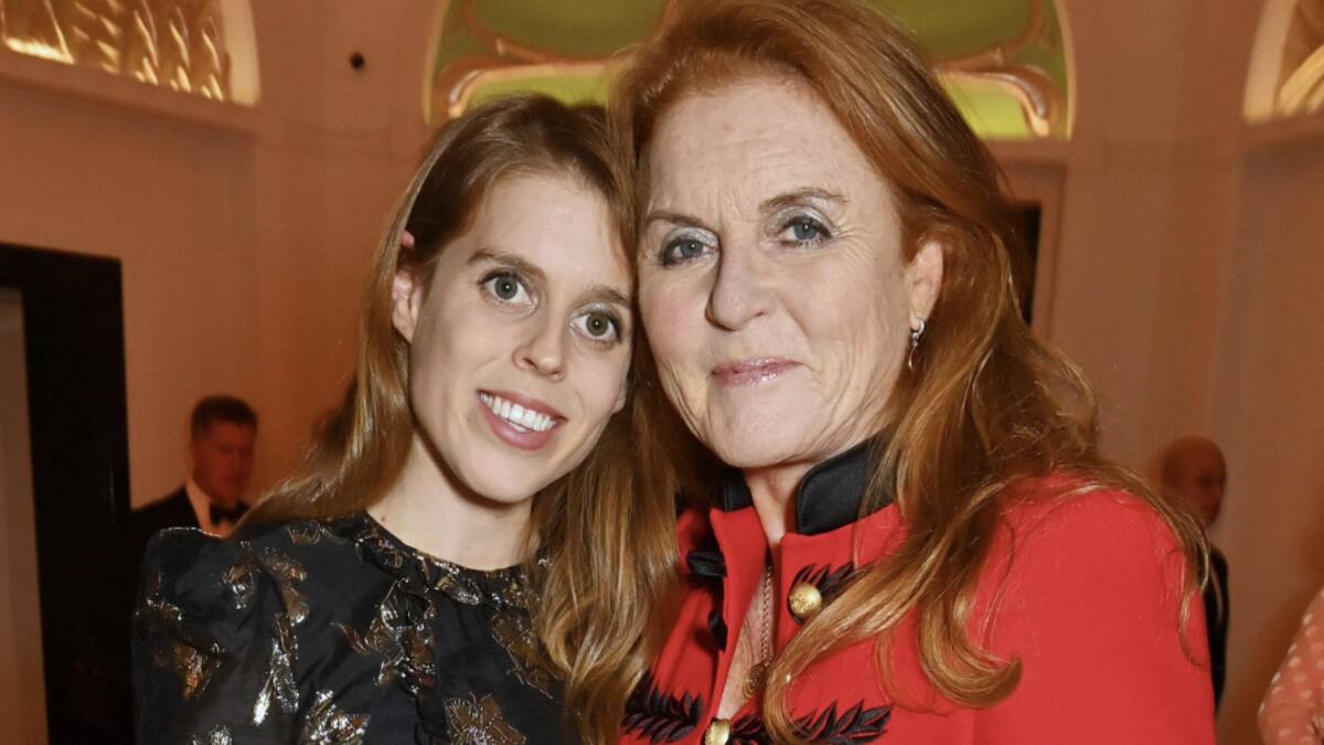 La princesa Beatriz recrea look de su mamá, Sarah Ferguson, ante el desaire del rey Carlos III