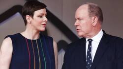 La princesa Charlene reaparece con el pelo oscuro pese a las críticas