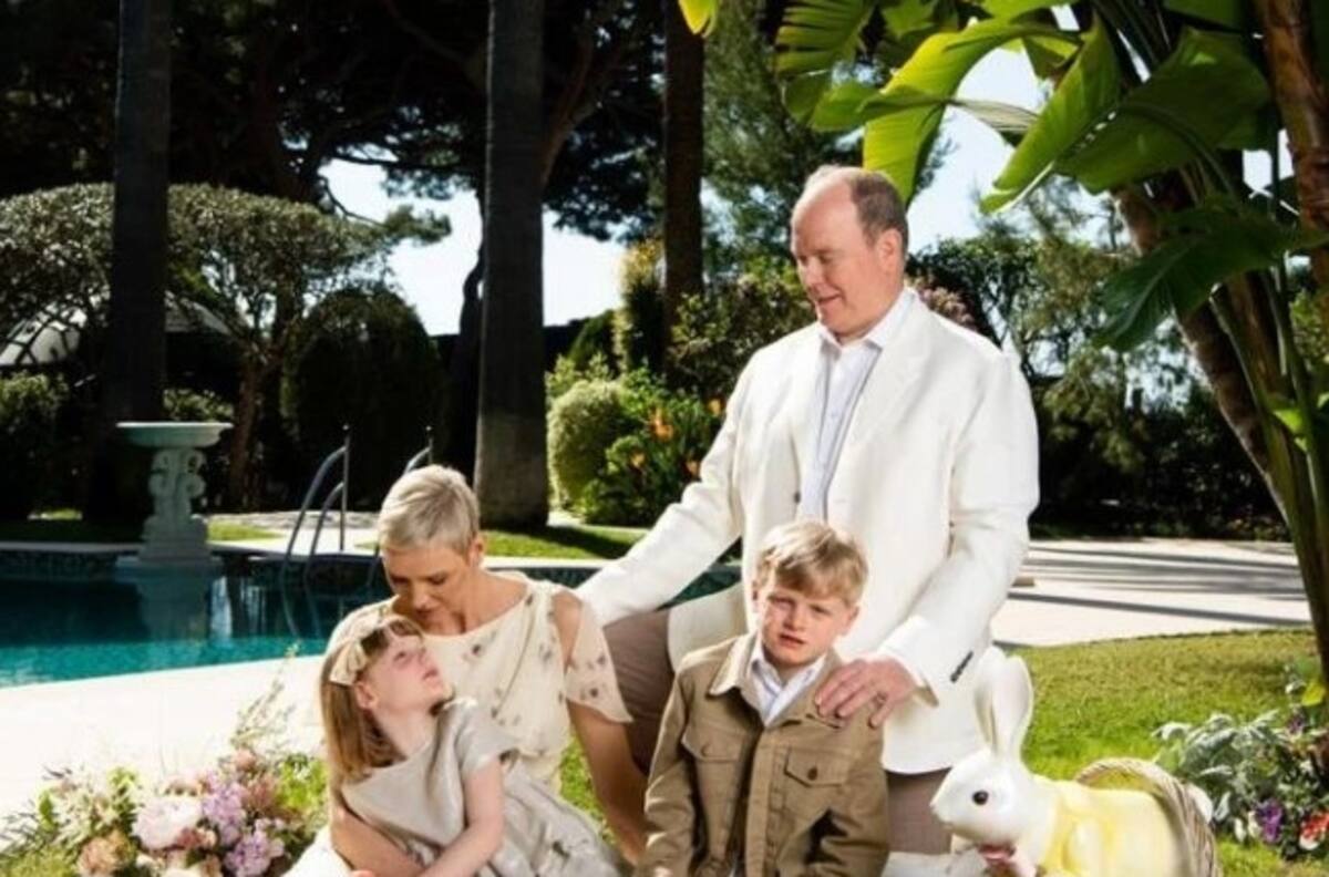 La primera aparición pública de la princesa Charlene junto a su marido y sus mellizos