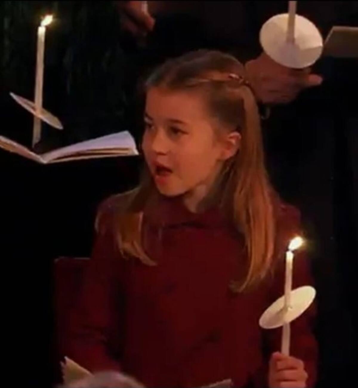 La Princesa Charlotte enterneció a todo el mundo cuando cantó villancicos. - Créditos: Instagram