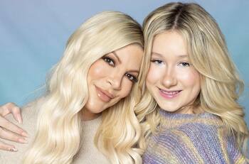 Hija de Tori Spelling padece rara enfermedad que la deja semiciega y con problemas para hablar