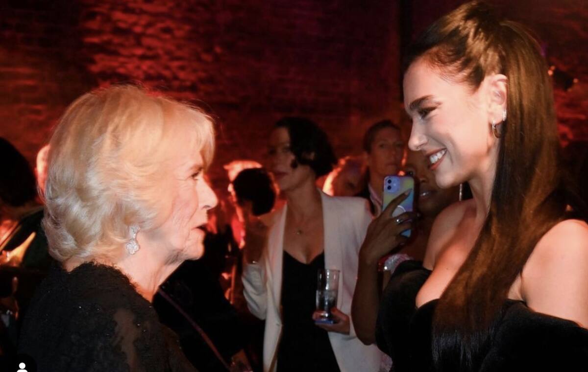 La reina Camila conoció a Dua Lipa y así fue el encuentro en importante ceremonia de premios - Créditos: People