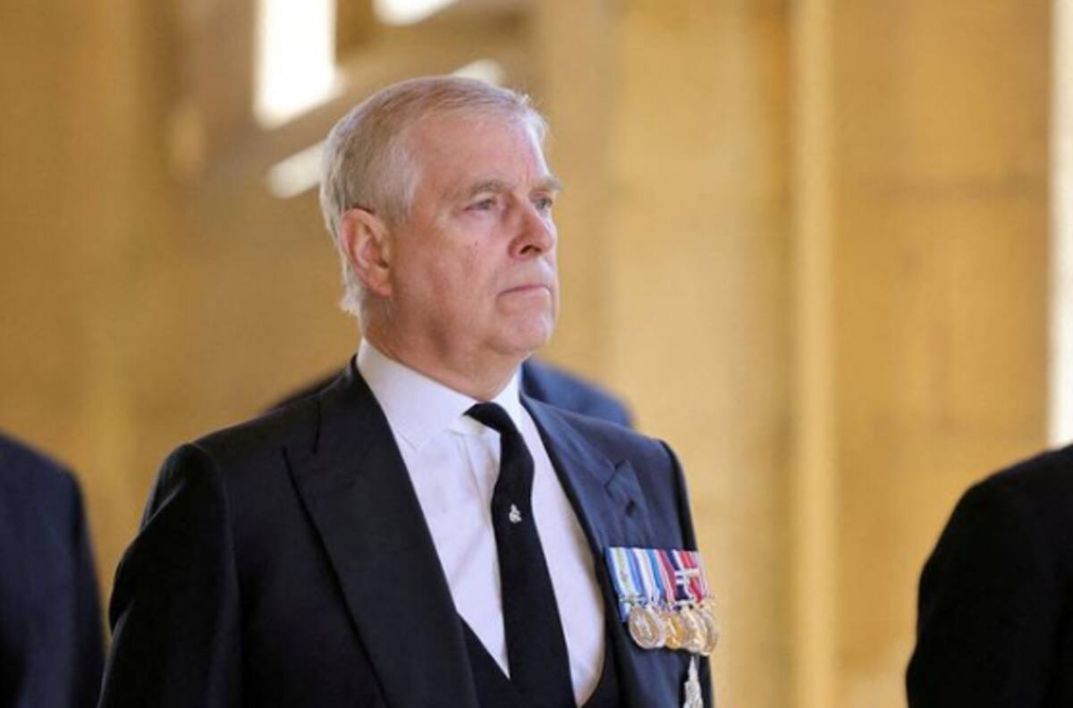La Reina Isabel II ayudará al Príncipe Andrés con una alta suma de dinero