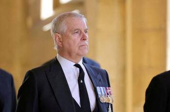 La Reina Isabel II ayudará al Príncipe Andrés con una alta suma de dinero