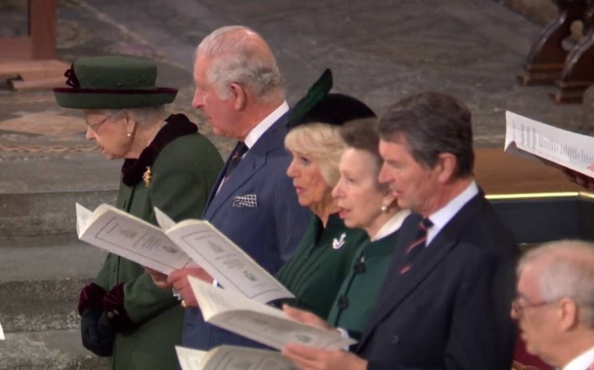 La reina Isabel II dejó atrás su padecimiento y le rindió homenaje a su fallecido esposo - Créditos: Twitter