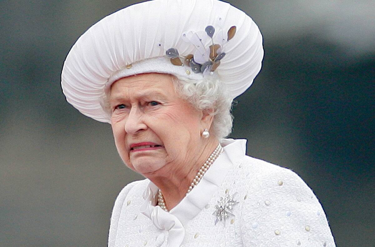 Reina Isabel II da positivo por covid-19