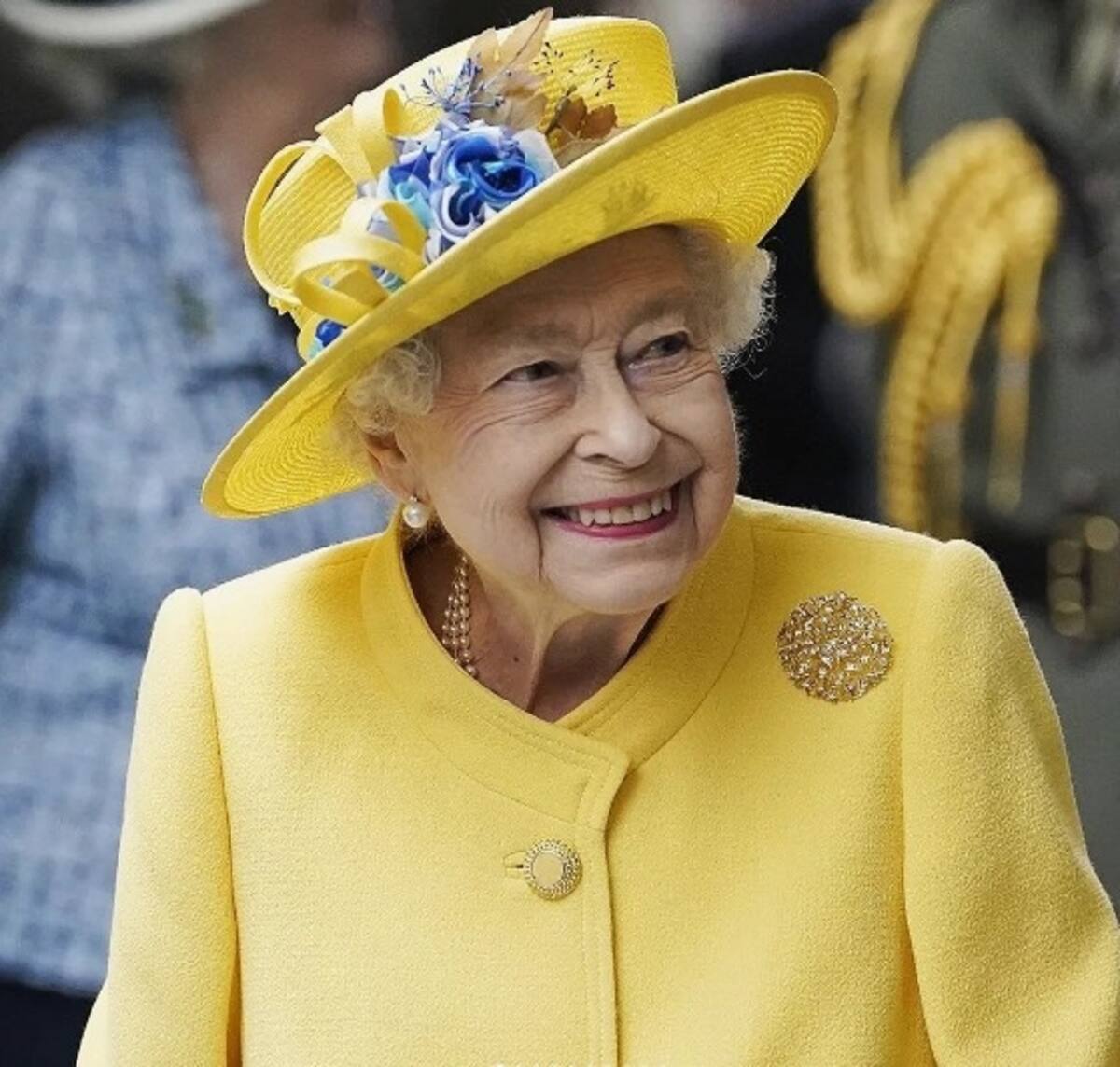 La Reina Isabel se viste con los colores de la bandera de Ucrania. - Créditos: Instagram