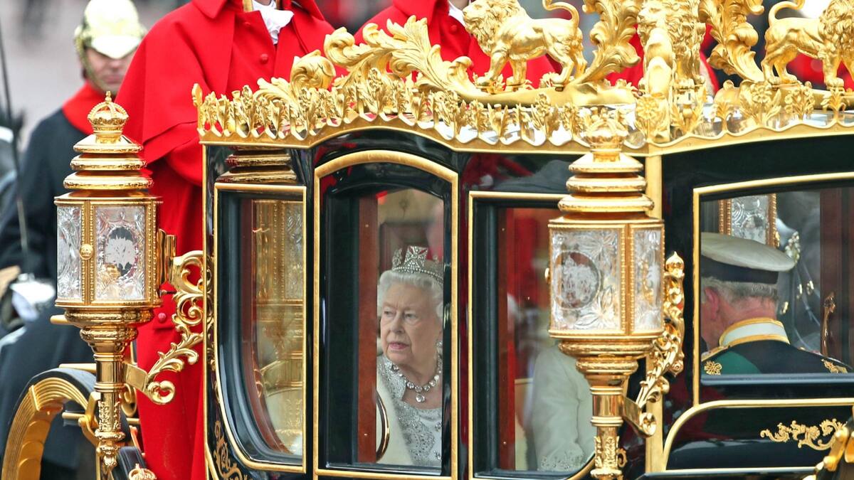 La Reina Isabel II no quiere usar silla de ruedas y complica su aparición en el Jubileo de Platino