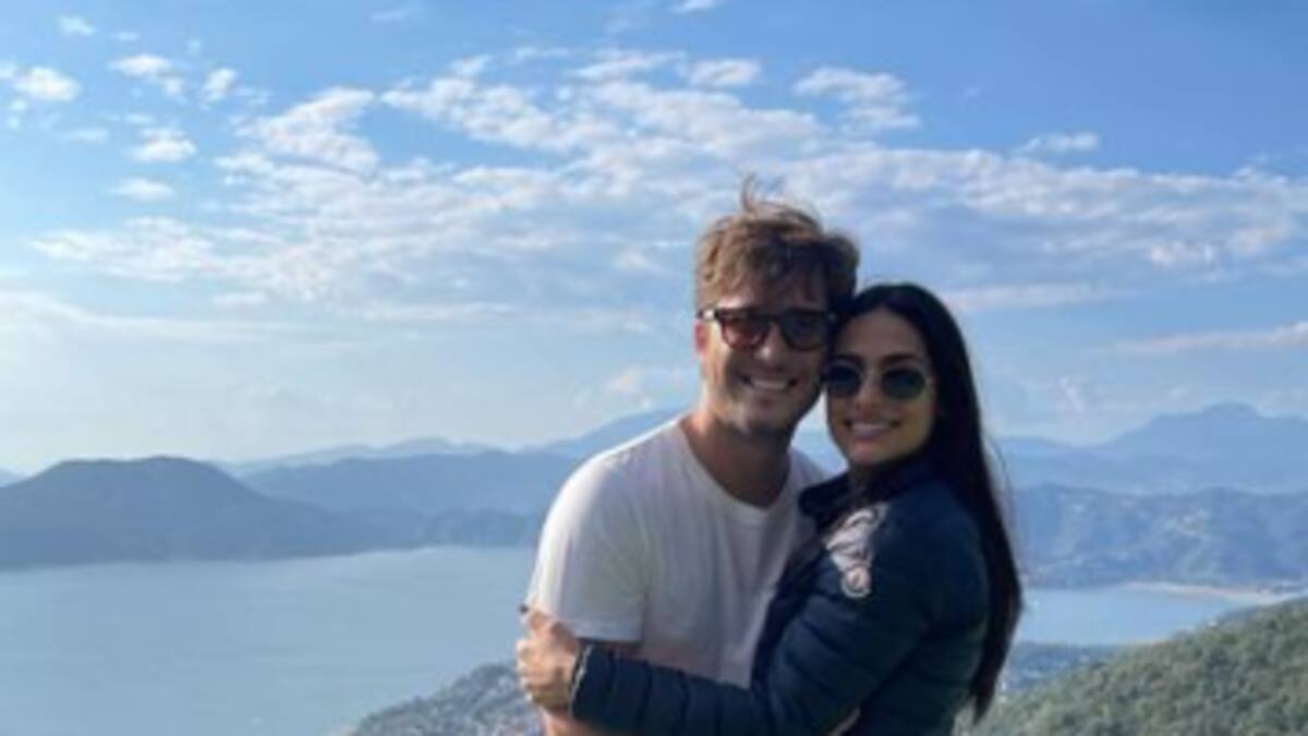 Diego Boneta dedica romántico tema a Renata Notni durante evento en España