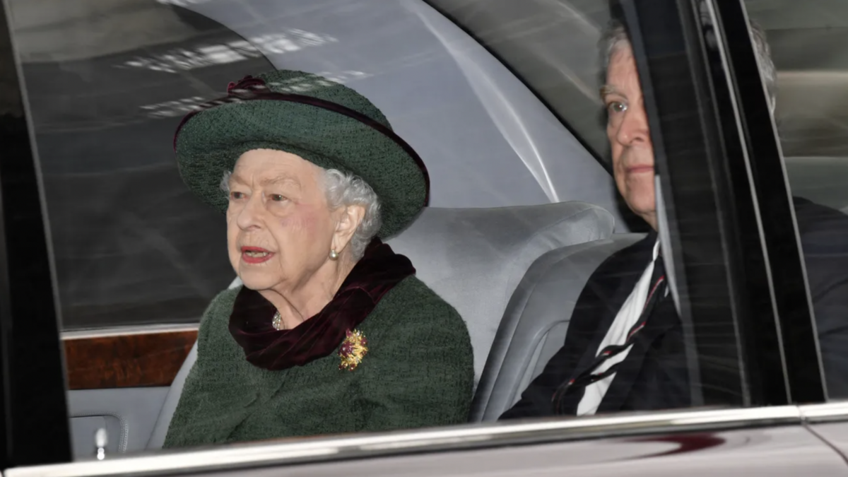 La joya que significa mucho para la reina Isabel II y con la cual homenajeó a su difunto esposo