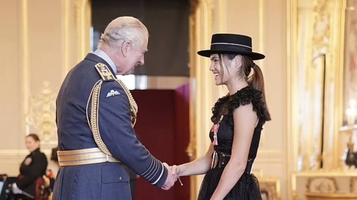 Histórica tenista asombra con outfit de más de 12 mil dólares para recibir premio del rey Carlos III