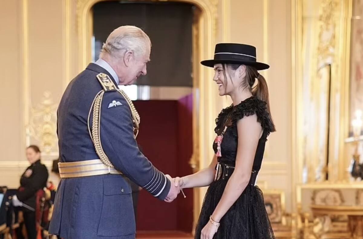 Histórica tenista asombra con outfit de más de 12 mil dólares para recibir premio del rey Carlos III