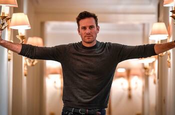 Tía de Armie Hammer confiesa cómo se sintió con las acusaciones contra su sobrino