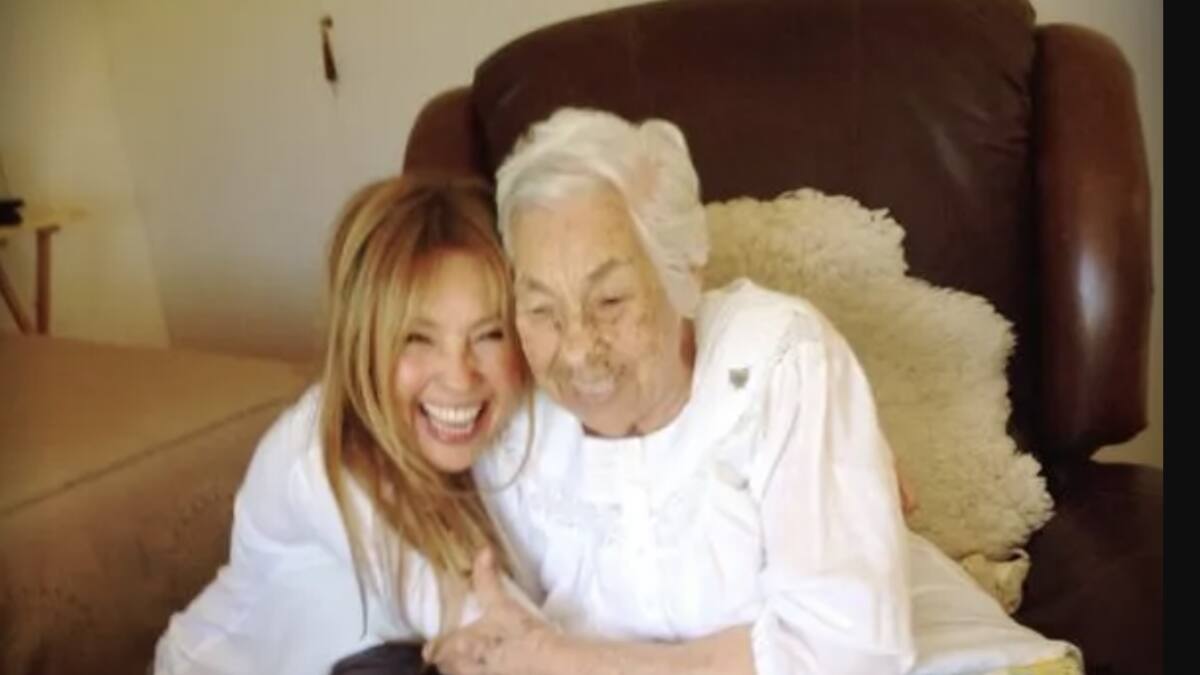 La triste despedida de Thalía a su abuelita con el que honra su vida