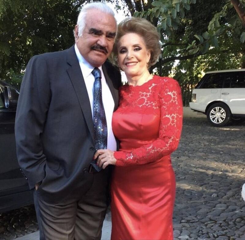 La viuda de Vicente Fernández hace esto todos los días para recordarlo - Créditos: Instagram