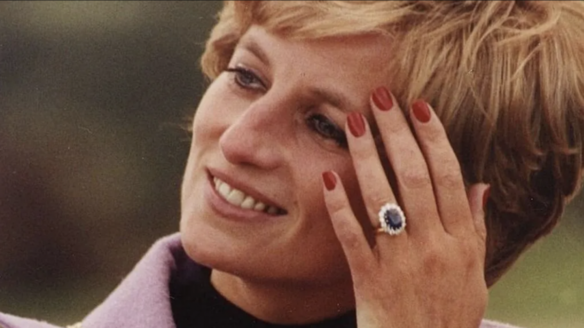 El desaire de Lady Di a la reina Isabel II en una Navidad que fracturó su relación