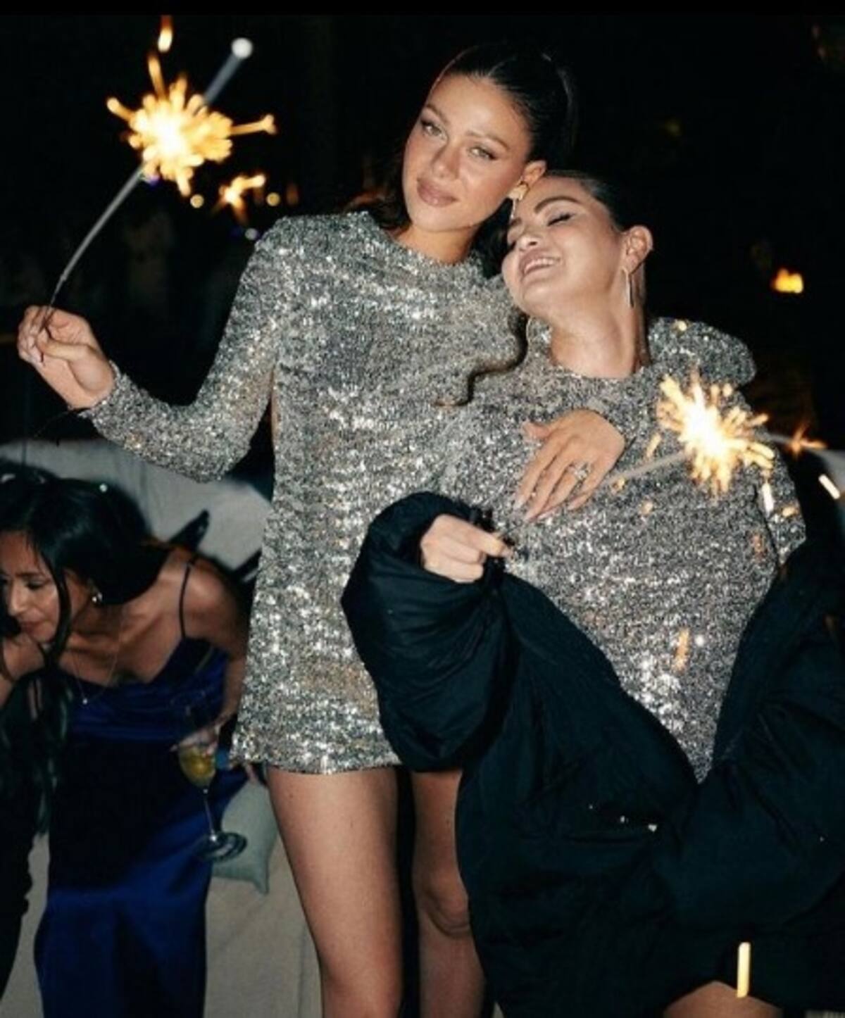 Las fotos de Selena Gomez, Brooklyn Beckham y Nicola Peltz dándolo todo en el festejo de 2023 Así celebraron la llegada del nuevo año las inseparables amigas - Créditos: Instagram