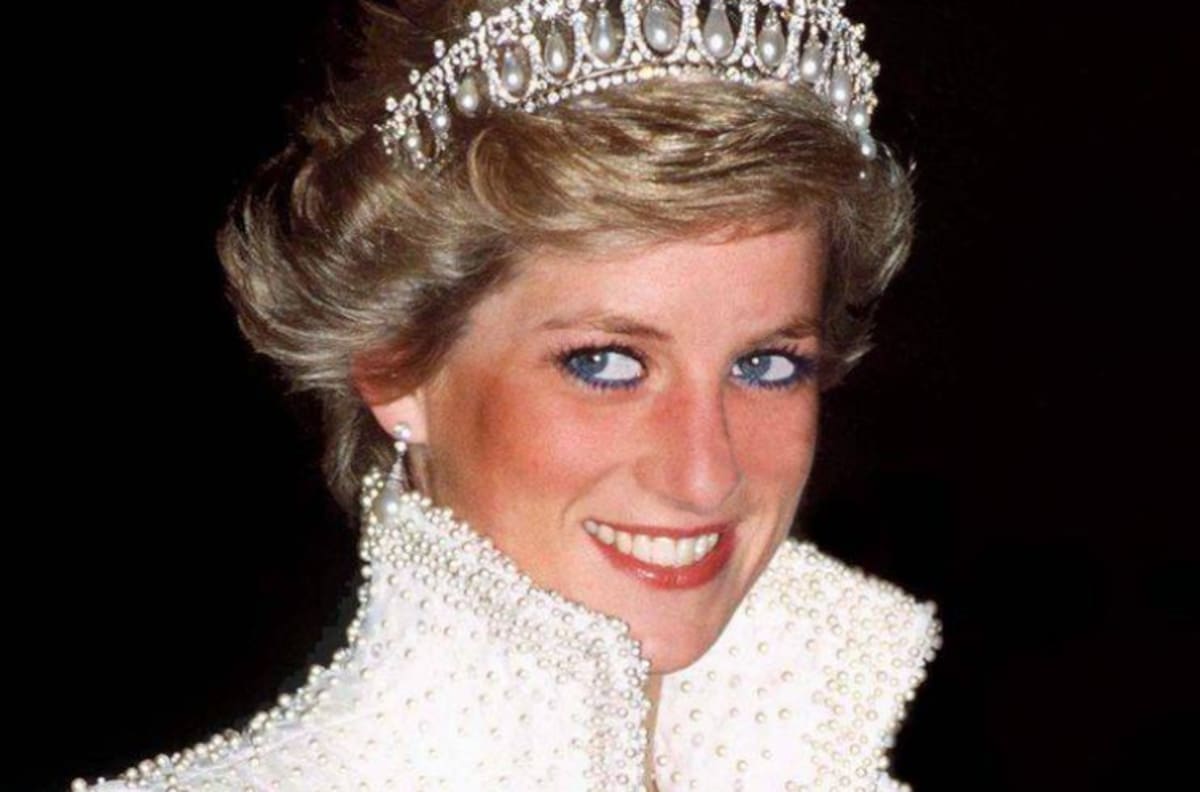 Extrañas y poco conocidas fotos de Lady Di con el pelo largo y sin su icónico corte