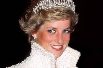 Extrañas y poco conocidas fotos de Lady Di con el pelo largo y sin su icónico corte