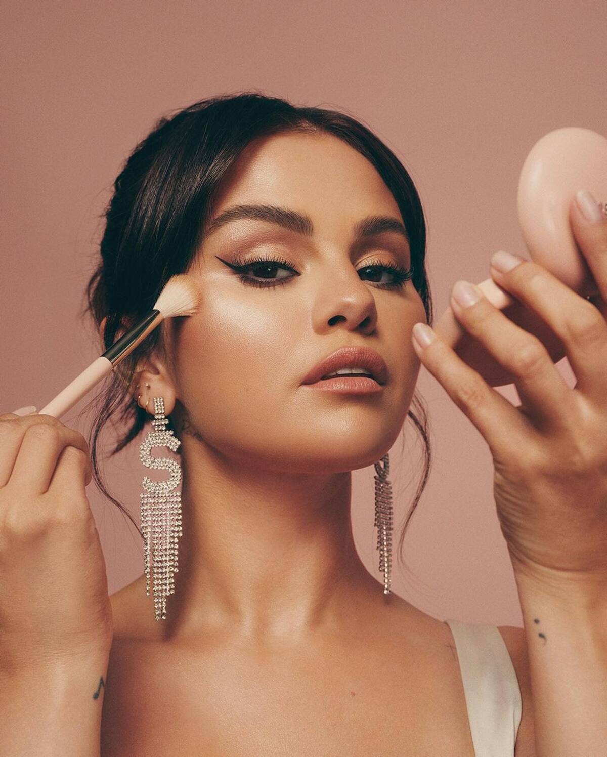 Las publicaciones pagadas para JLo y Selena Gomez rebasan el medio millón de dólares - Créditos: Instagram