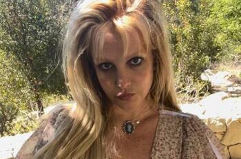 Sugieren a Britney Spears enfocar su creatividad en la música y olvidarse de poses provocativas