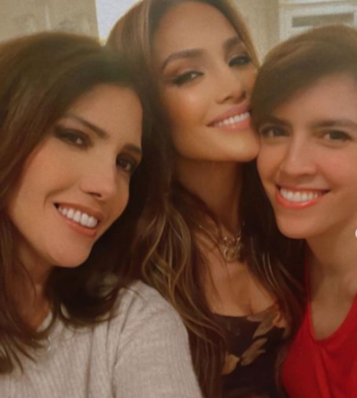 Leslie Lopez, la hermana desconocida de JLo que se esconde de la fama de la cantante - Créditos: Instagram