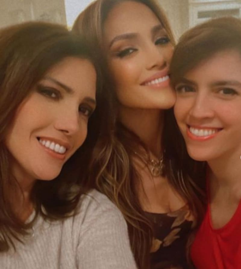 Leslie Lopez, la hermana desconocida de JLo que se esconde de la fama de la cantante - Créditos: Instagram
