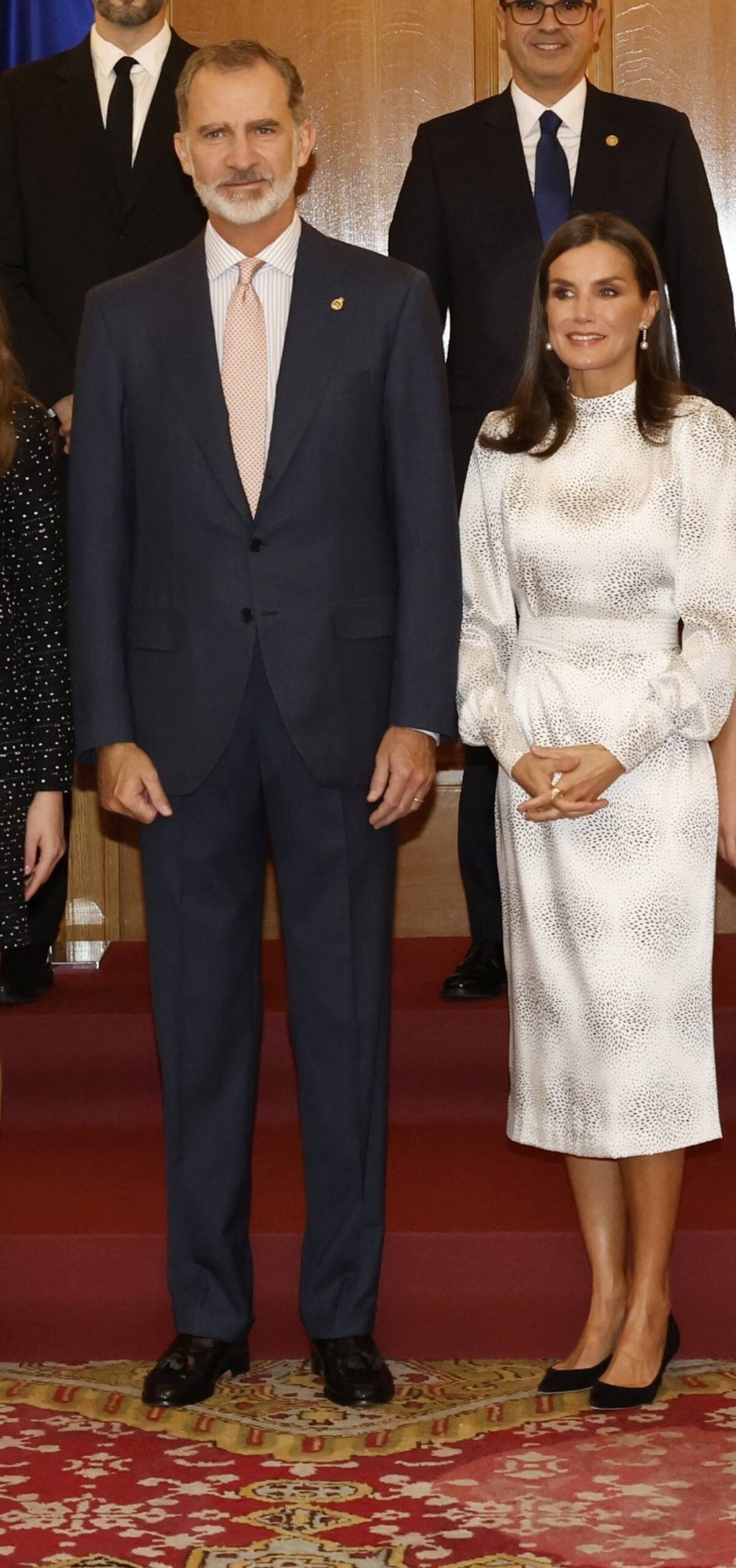 Letizia obtendría un alto sueldo cada mes, pero debería afrontar el distanciamiento de sus hijas Leonor y Sofía - Créditos: Twitter
