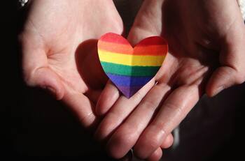 ¿Qué significa ‘salir del clóset y cuál es el orígen de esta frase? ¿Es apropiado usarla?