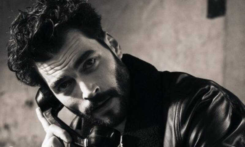 Liberan nuevas fotos de Akin Akinözü y fans aclaman al protagonista de Hercai Uno de los looks de la secuencia - Créditos: Instagram