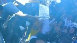 Líder de Firme derrama toda clase líquidos sobre su esposa ante atónita mirada de miles de personas