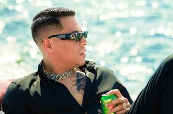 Líder del Grupo Firme le admite a su esposa que no es el hombre perfecto